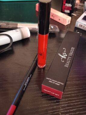 Beauty Vaulte Erupt Lip Set - Matte Liquid Lipstick & Lip Liner in Red